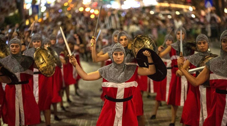 塞浦路斯圣纳帕庆祝中世纪节