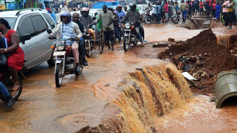 洪水侵袭乌干达坎帕拉