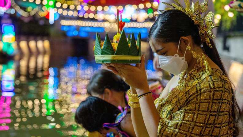 泰国曼谷：疫情下的水灯节