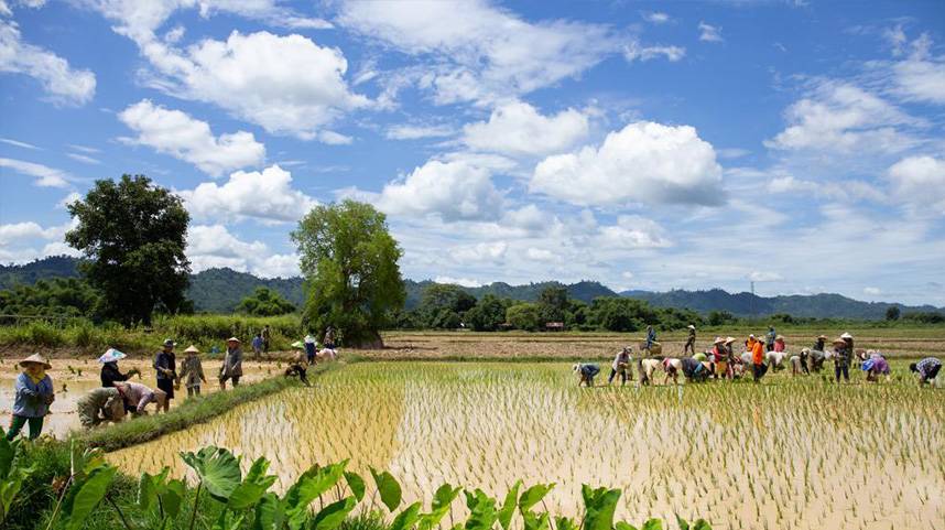老挝中部的新兴旅游小镇孟丰
