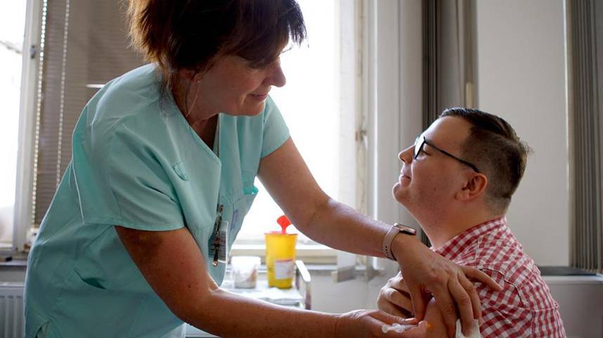 捷克18岁以上人群可接种第二剂新冠疫苗加强针