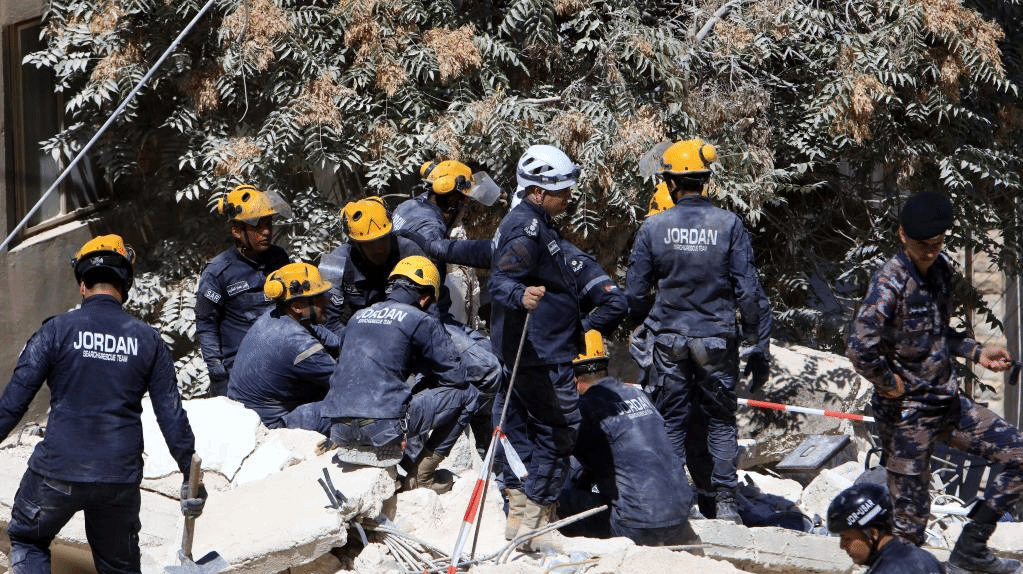 约旦首都倒塌居民楼搜救继续