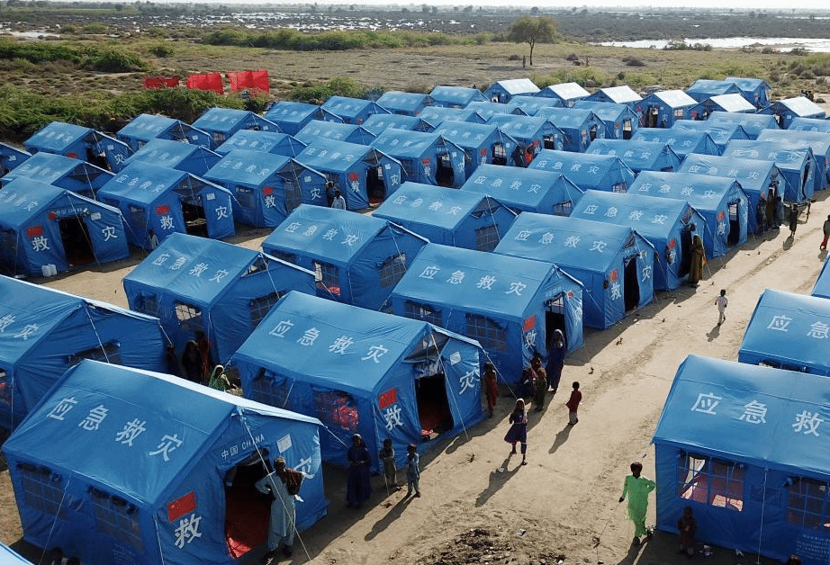 巴基斯坦洪灾受灾民众住上中国援助救灾帐篷