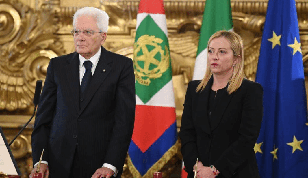 意大利新政府宣誓就职 梅洛尼成首位女总理