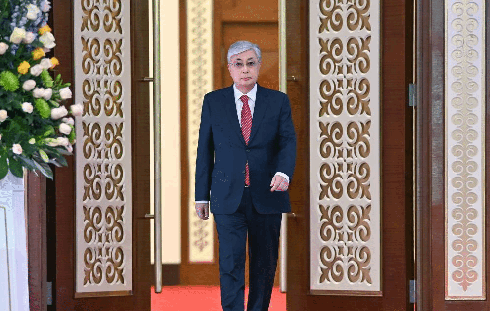 托卡耶夫宣誓就任哈萨克斯坦总统