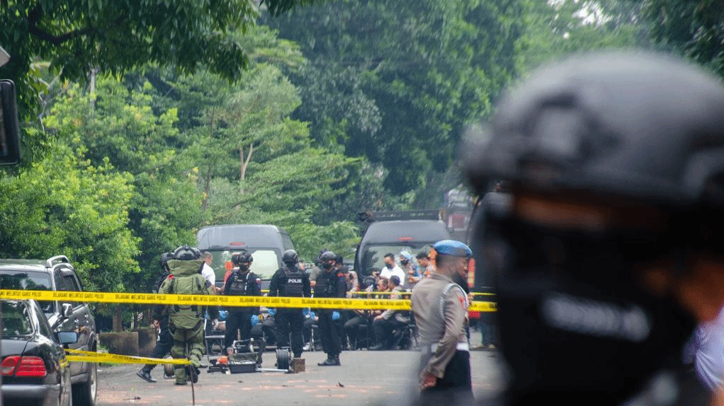 印尼一警局发生爆炸袭击致两人死亡