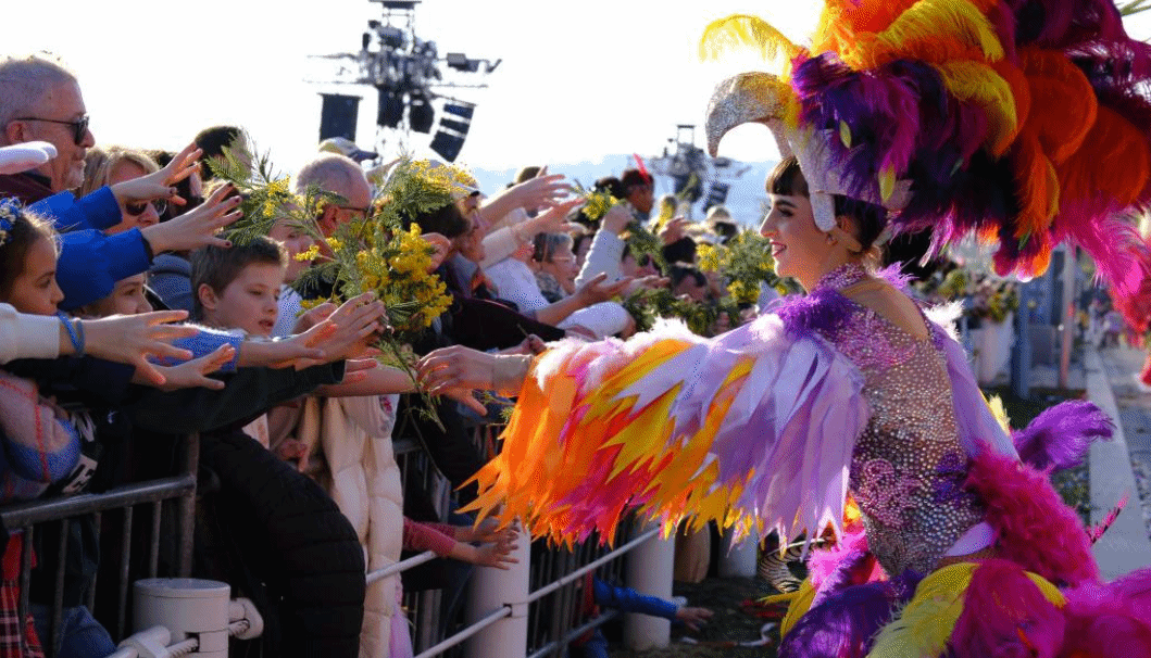 法国尼斯狂欢节：“鲜花大战”