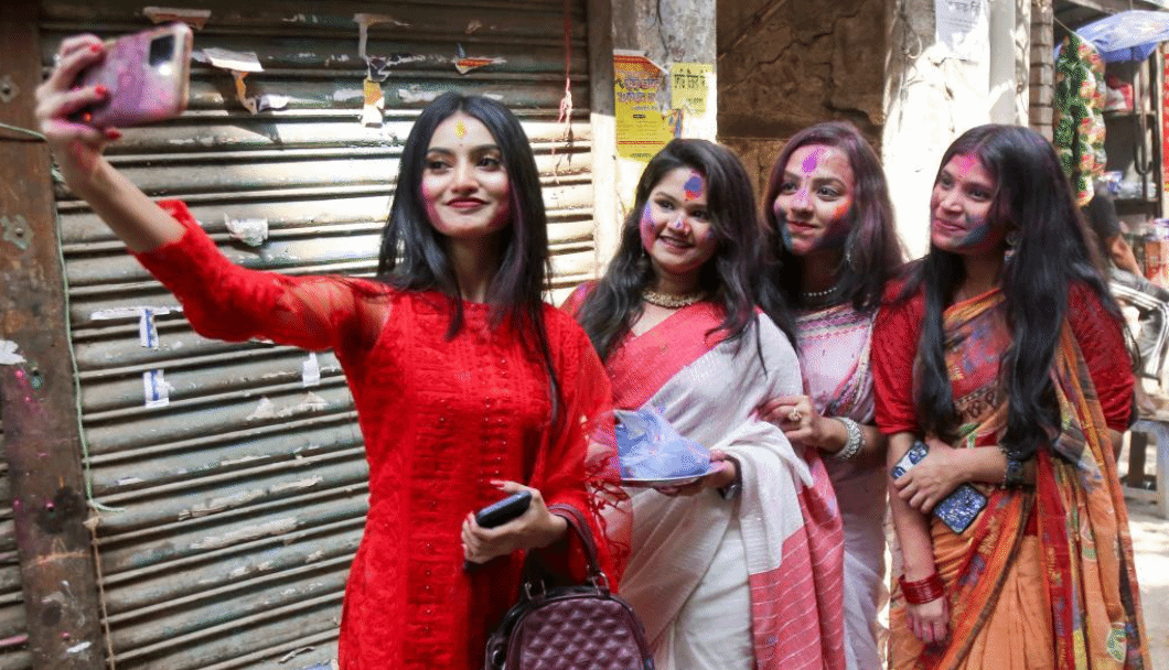 孟加拉国：庆祝洒红节