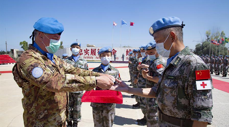 中国赴黎巴嫩维和官兵被授予联合国勋章