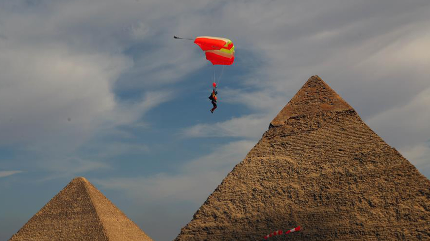 第三届埃及国际跳伞节举行