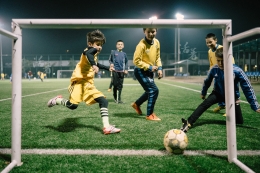 维吾尔小男孩的足球梦