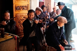 中国人的一天：十八位老人组乐队演奏古乐30载