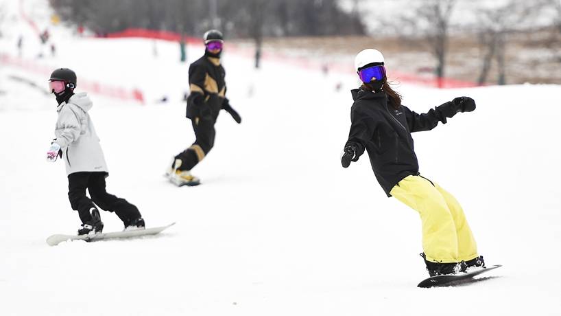 全民健身——吉林市多家滑雪场“开板”迎接新雪季