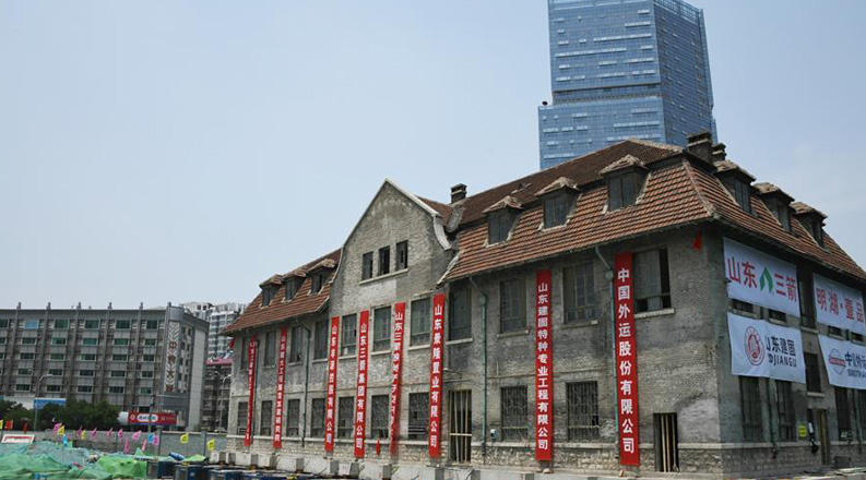 济南：百年文保建筑平移落“新家”