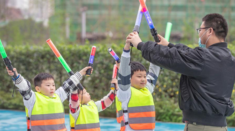 重庆开展“小小民航人的一天”航空科普活动