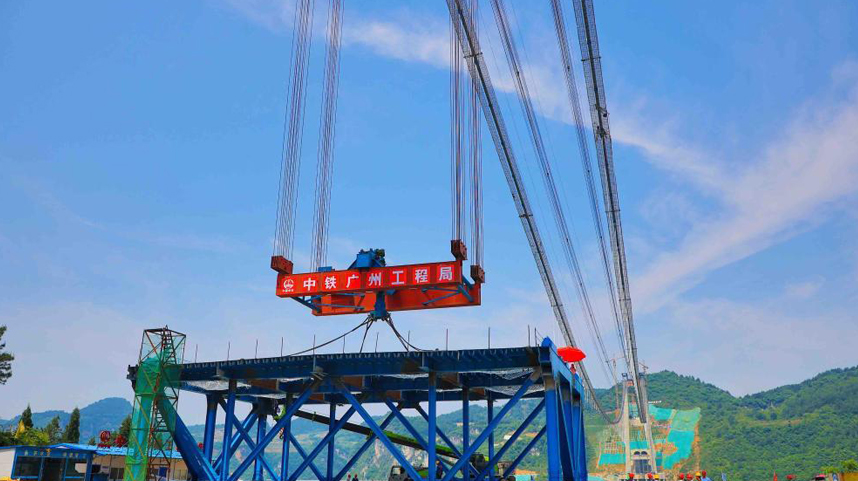 贵州：开州湖特大桥开始架梁