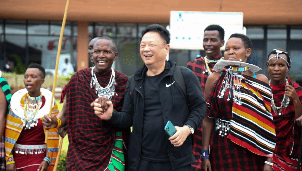 中国旅行团在坦桑尼亚受到欢迎