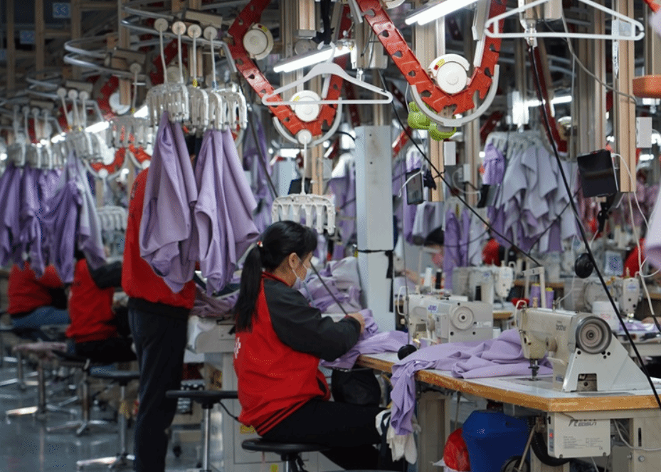 江西于都：纺织企业生产忙