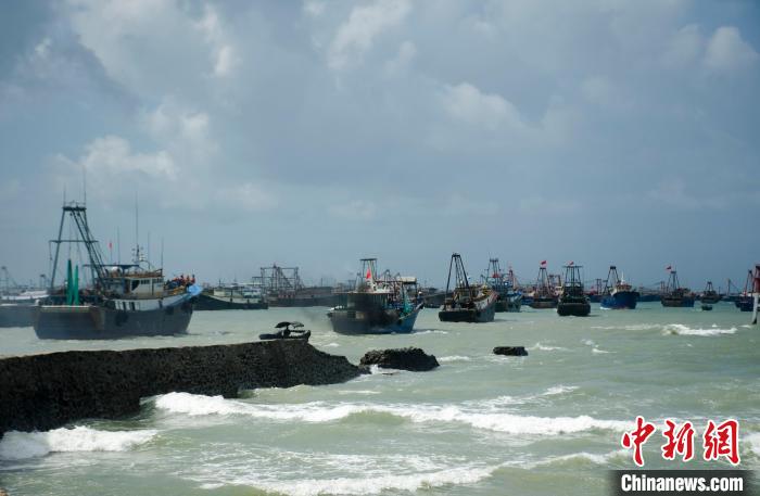 南海伏季休渔期结束广西大量渔船出海作业