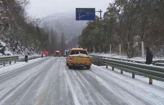 受降雪及路面结冰影响 60条高速72个路段封闭