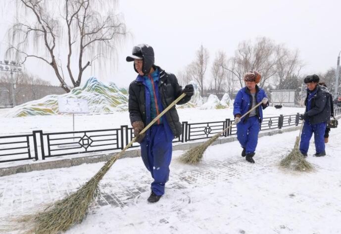 京津冀迎强降雪天气 交通运输部门护航平安春运 