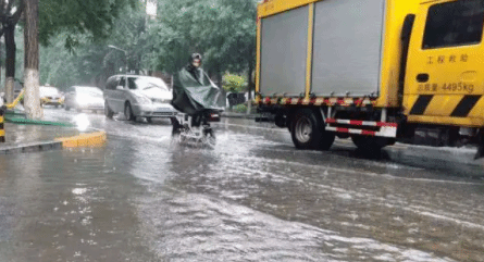 交通运输部：暴雨等天气影响全国多道路通行