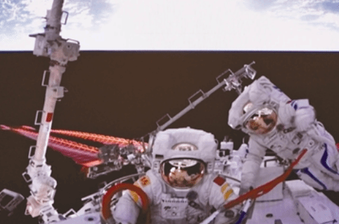神十四航天员太空出舱6小时 创造多个“第一次”