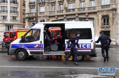 法国巴黎发生持刀伤人事件 至少两人受伤