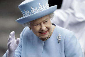女王伊丽莎白二世首次戴口罩在公开场合露面