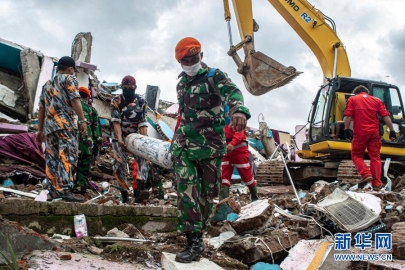 印尼地震死亡人数升至56人 救援工作紧张展开