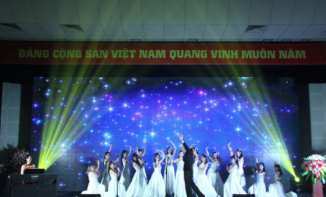 中越青年民歌文化交流活动在河内大学举行