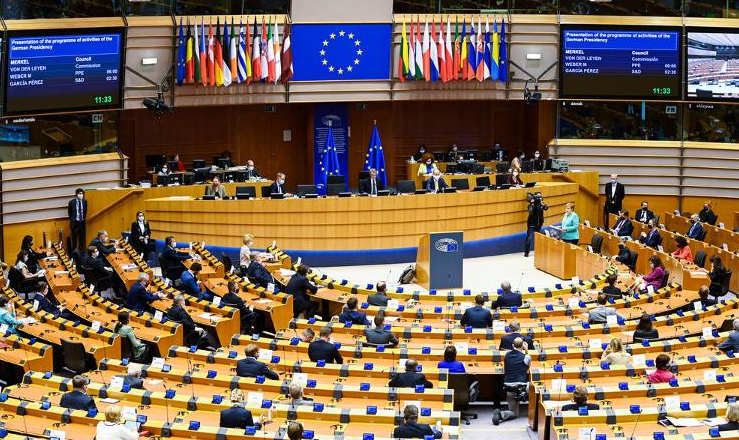 欧洲议会批准300亿欧元基建计划