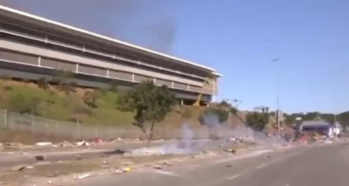 南非骚乱212人死超2500人被捕 总统誓言逮捕策动者