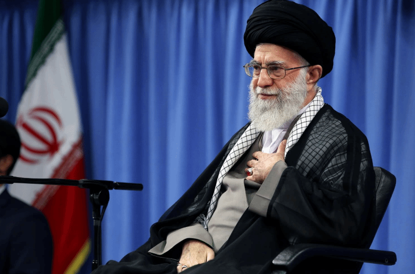 伊朗最高领袖哈梅内伊批准莱希就任伊朗总统