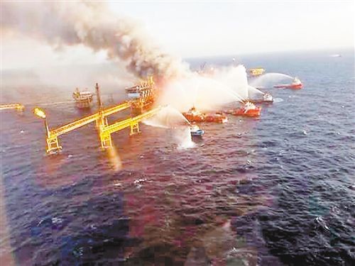 墨西哥海上石油平台大火致5死6伤 石油产量遭重创