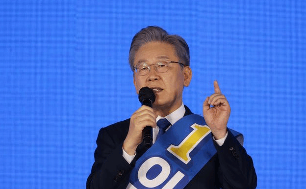 韩国执政党总统候选人出炉 京畿道知事李在明当选