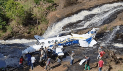 巴西米纳斯吉拉斯州一飞机坠毁 机上5人全部遇难