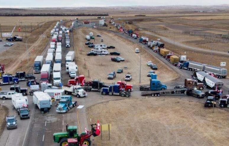 加美边境卡车司机抗议影响持续扩大 口岸部分关闭
