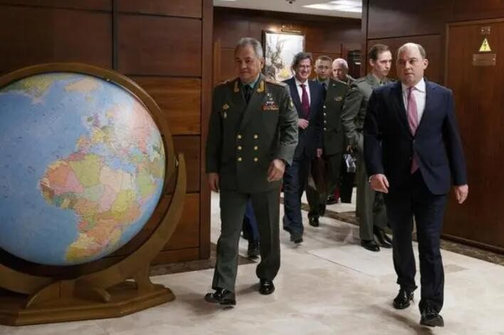 俄英防长举行会谈讨论欧洲军事政治局势等问题