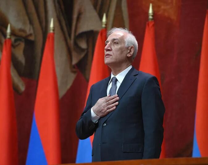亚美尼亚当选总统哈恰图良宣誓就职