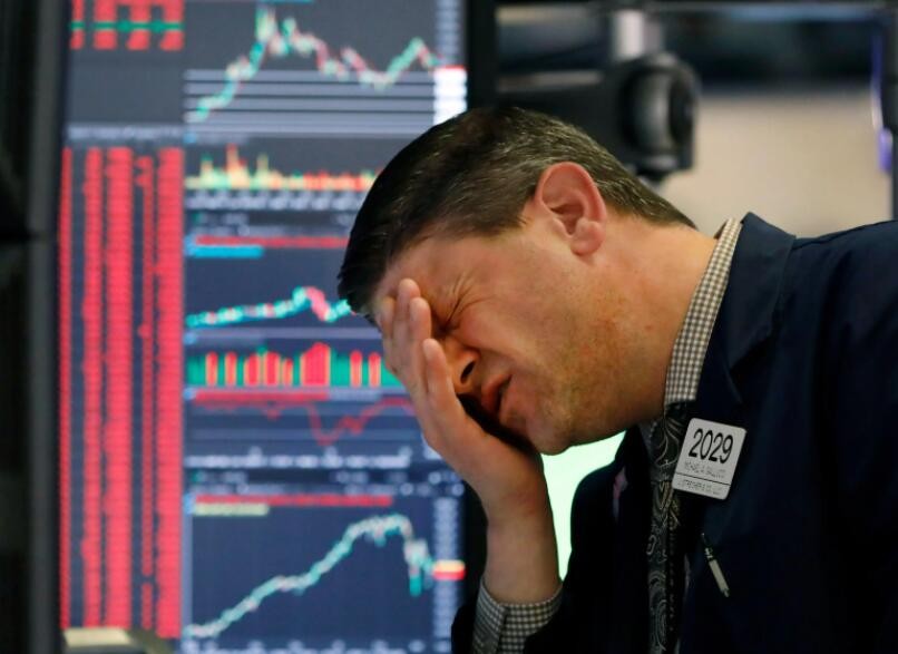 综述：市场悲观情绪致美股暴跌 标普500指数破4000点