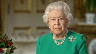 乌国防部发“英女王肩扛反坦克导弹”图引争议