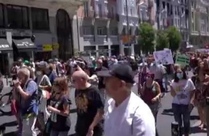 西班牙首都数千人参加反北约大游行