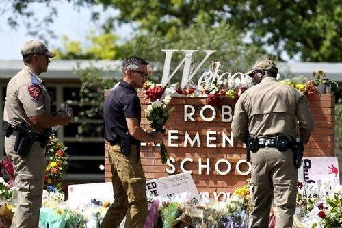 美得州尤瓦尔迪警察局代理局长因罗布小学枪击案被停职