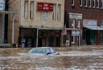 美国肯塔基州发生严重洪灾已致8死 数百所房屋被毁