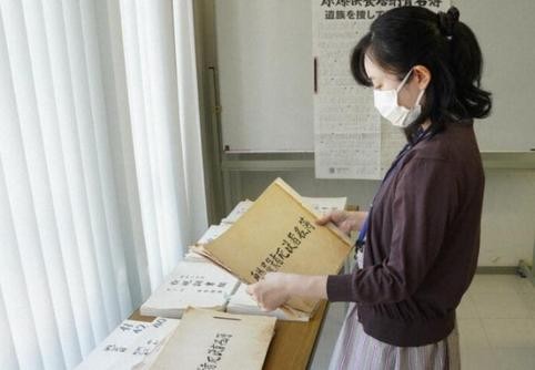 日本公开展示广岛原子弹受害者名单：人数超两万人