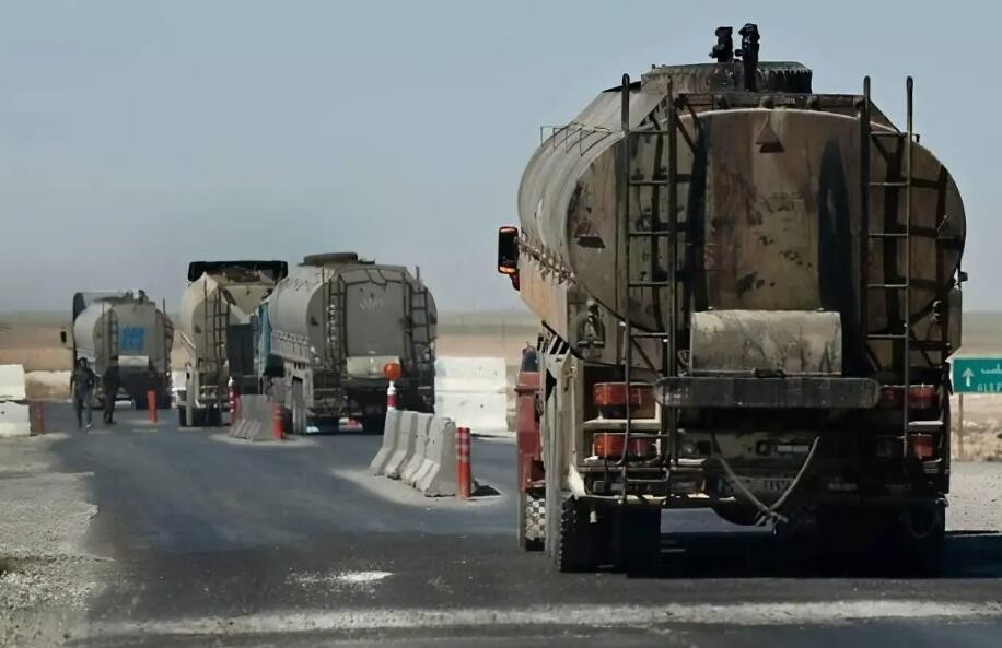 叙利亚媒体：美军在叙东北部转运一批盗采石油