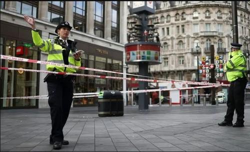 男子在伦敦持刀袭警致2名警察受伤 被控谋杀未遂