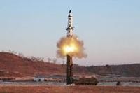 朝鲜试射两枚远程战略巡航导弹 金正恩指导试射