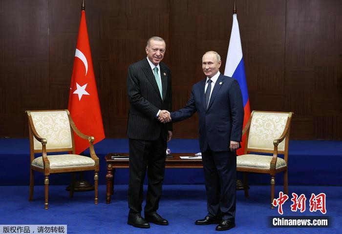2022年10月13日，俄罗斯总统普京与土耳其总统埃尔多安在亚洲相互协作与信任措施会议第六次峰会期间举行会谈。
